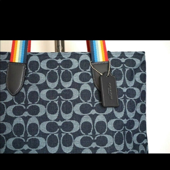 COACH TOTE IN SIGNATURE JACQUARD F31391 PRIDE FLAG - Picture 2 of 7